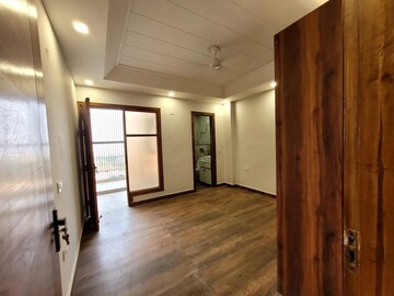Room in 4 BHK Builder Floor at Sector 30 – for Sale
