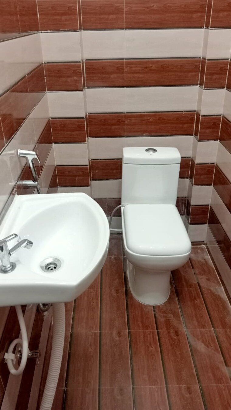 Bathroom, ashok nagar 1.5 Bedroom 400 Sq.Ft. Builder Floor In Ashok Nagar Delhi 8595751