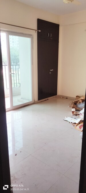 Room in 3 BHK Apartment at Windsor Paradise 2, Raj Nagar Extension – for Sale