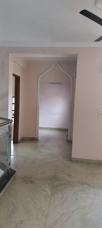 Room in 3 BHK Independent House at RWA Apartments Sector 41, Sector 41 – for Rent