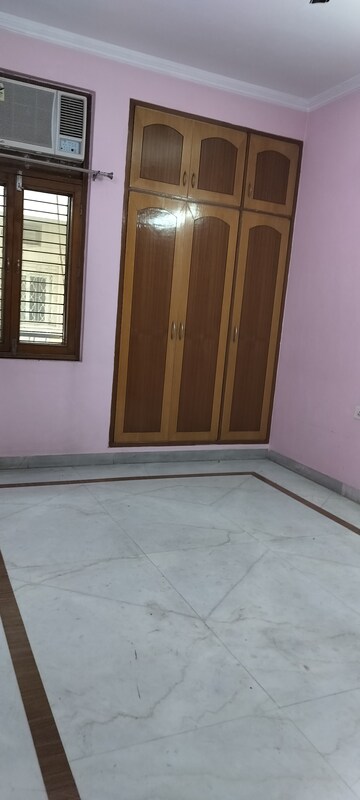 Room in 3 BHK Independent House at RWA Apartments Sector 41, Sector 41 – for Rent