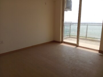 Room in 3.5 BHK Apartment at Emaar Imperial Gardens, Sector 102 – for Rent