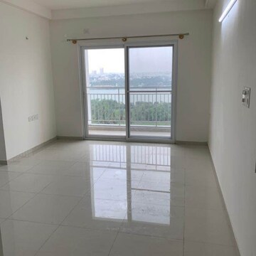 Room in 2 BHK Apartment at Rohan Upavan, Byrathi – for Rent