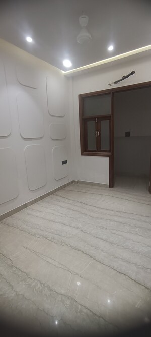 Room in 3 BHK Builder Floor at Meenakshi Garden – for Sale