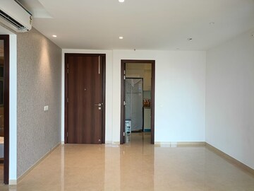 Room in 2 BHK Apartment at Hiranandani Highland, Powai – for Rent
