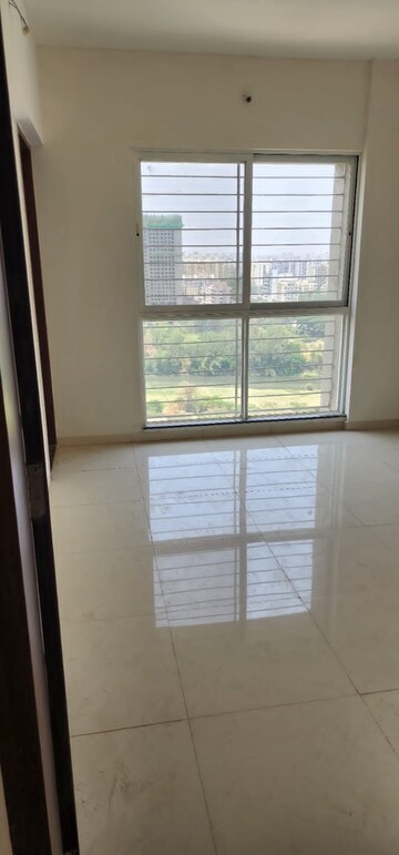 Room in 2 BHK Apartment at Mantra Monarch, Balewadi – for Rent