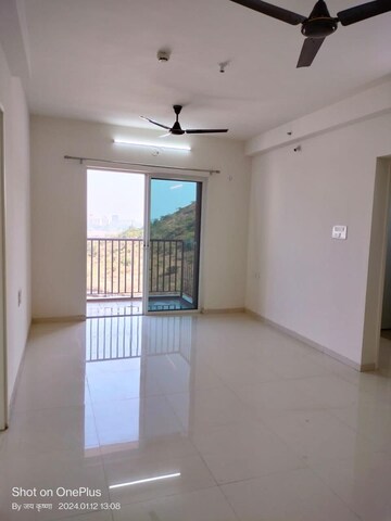 Room in 3 BHK Apartment at Godrej Hillside, Mahalunge – for Rent