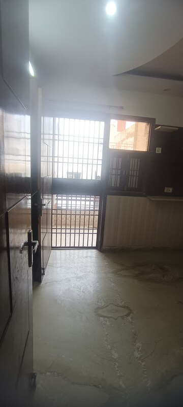 Room in 2.5 BHK Builder Floor at Ashok Nagar – for Rent