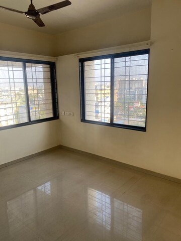 Room in 2 BHK Apartment at Vastushree Adrina, Mundhwa – for Rent