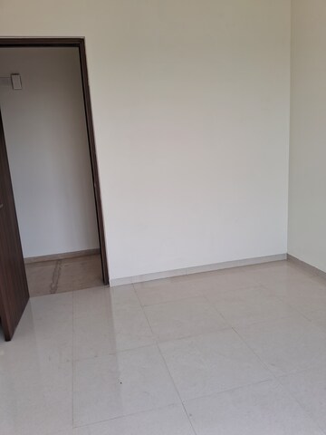 Room in 2 BHK Apartment at Kalpataru Vienta, Kandivali East – for Rent