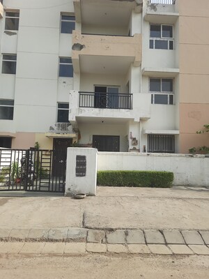 Kitchen in 3 BHK Builder Floor at BPTP Elite Floors, Sector 83 – for Sale