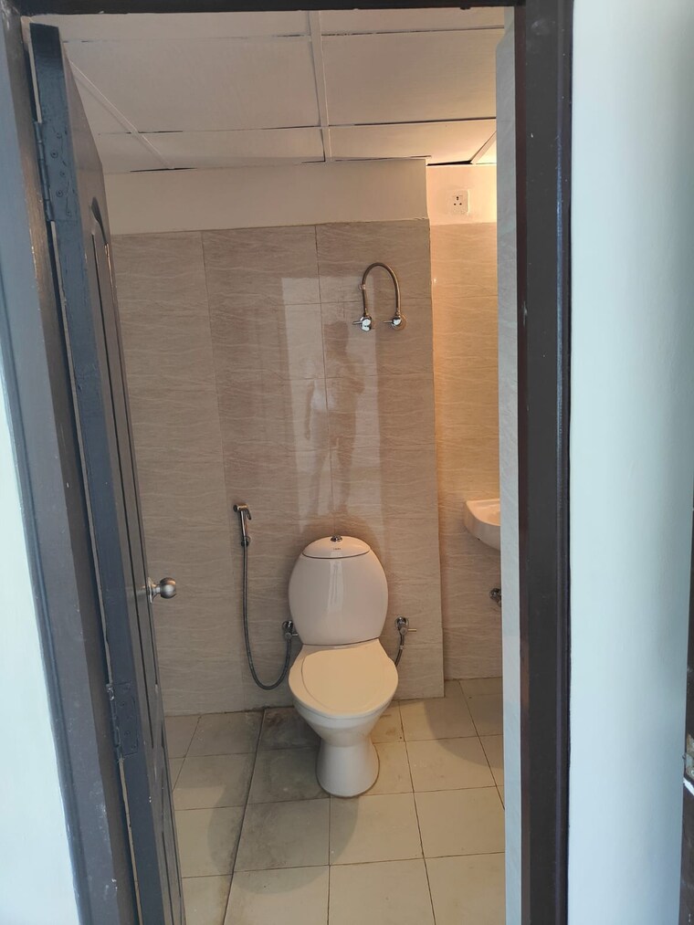 Bathroom, rohtas-plumeria 3 Bedroom 1530 Sq.Ft. Apartment In Gomti Nagar Lucknow 8596098