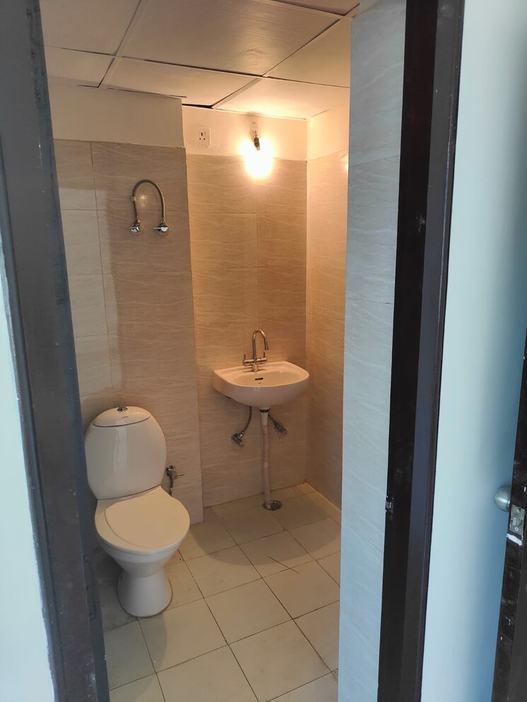Bathroom, rohtas-plumeria 3 Bedroom 1530 Sq.Ft. Apartment In Gomti Nagar Lucknow 8596098