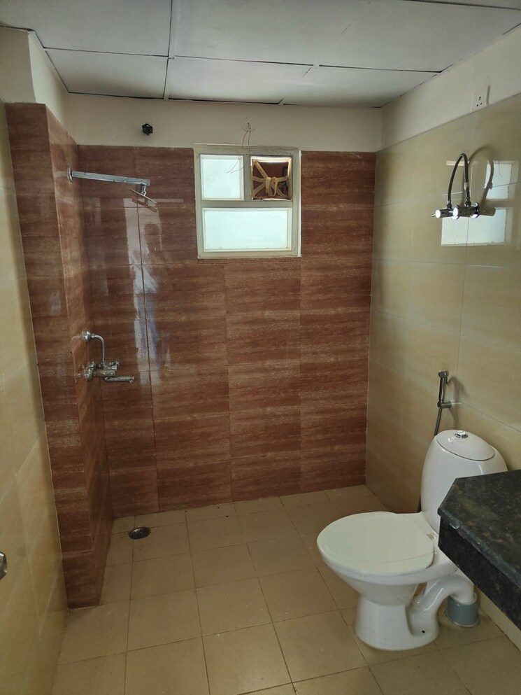Bathroom, rohtas-plumeria 3 Bedroom 1530 Sq.Ft. Apartment In Gomti Nagar Lucknow 8596098