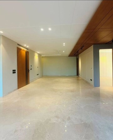 Room in 3 BHK Builder Floor at Sector 33 – for Sale
