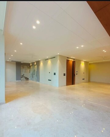 Room in 3 BHK Builder Floor at Sector 33 – for Sale
