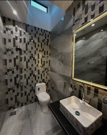 Master Bedroom in 3 BHK Builder Floor at Sector 33 – for Sale