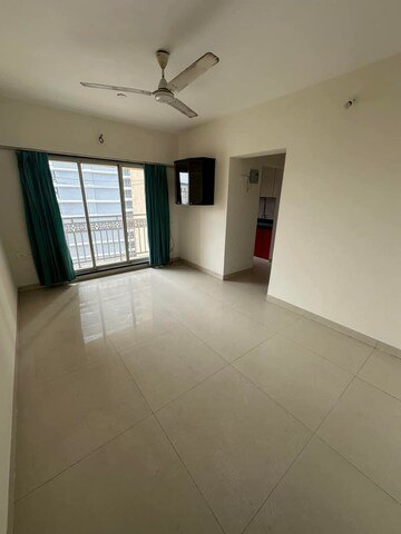 Room in 2 BHK Apartment at Hiranandani Delanna, Ghodbunder Road – for Rent
