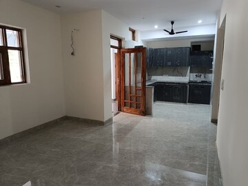 2 BHK Builder Floor For Rent in Tulip Mall, Sector 46