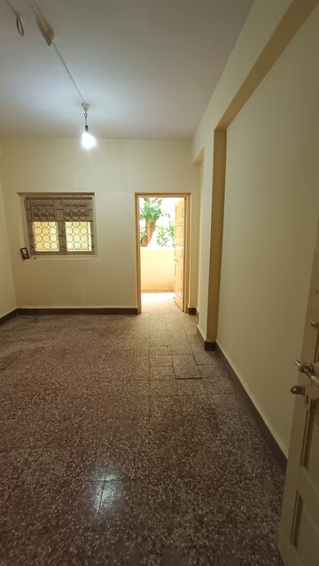 1 BHK Apartment For Rent in Dahisar West