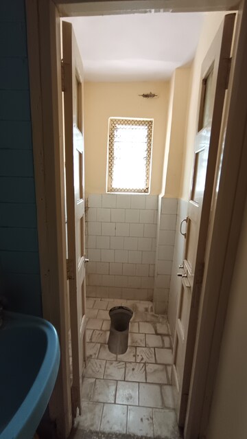 Bathroom in 1 BHK Apartment at Dahisar West – for Rent