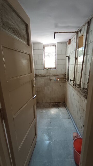 Bathroom in 1 BHK Apartment at Dahisar West – for Rent