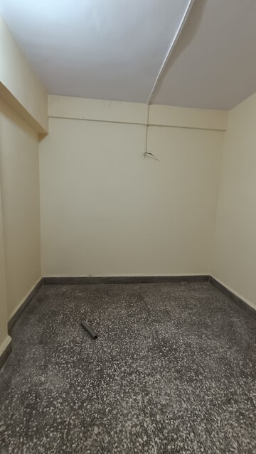 Room in 1 BHK Apartment at Dahisar West – for Rent