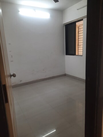 Room in 3 BHK Apartment at Mahesh Tower, Andheri West – for Rent
