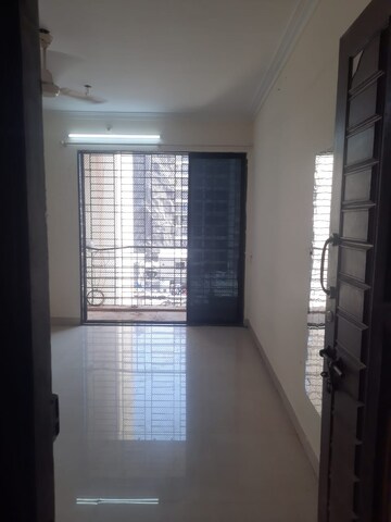 Living Room in 3 BHK Apartment at Mahesh Tower, Andheri West – for Rent