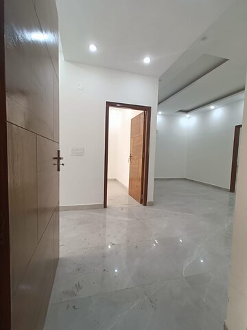 Room in 3 BHK Apartment at Skynet Towers, Patiala Road – for Sale