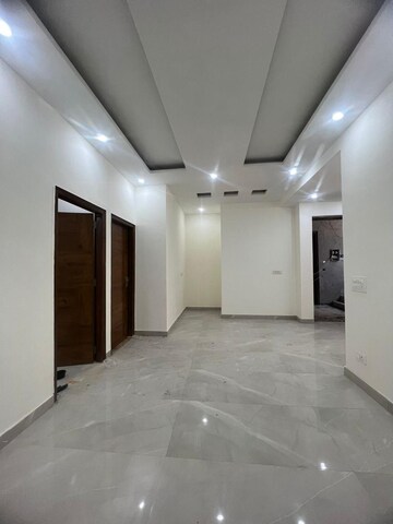 Room in 3 BHK Apartment at Skynet Towers, Patiala Road – for Sale