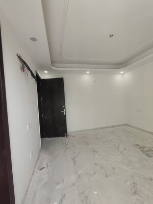 Room in 3.5 BHK Apartment at Palm Residency Chhatarpur, Chattarpur – for Sale