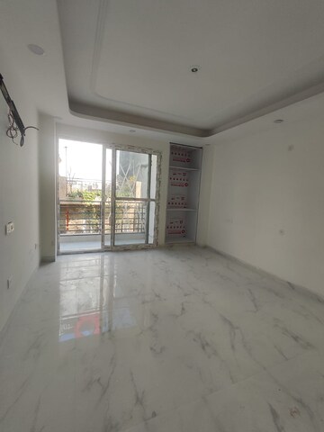 Room in 3.5 BHK Apartment at Palm Residency Chhatarpur, Chattarpur – for Sale