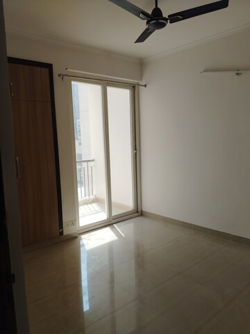 Room in 3 BHK Apartment at Amrapali Leisure Park, Amrapali Leisure Valley – for Rent