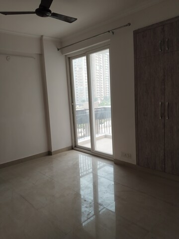 Room in 3 BHK Apartment at Amrapali Leisure Park, Amrapali Leisure Valley – for Rent