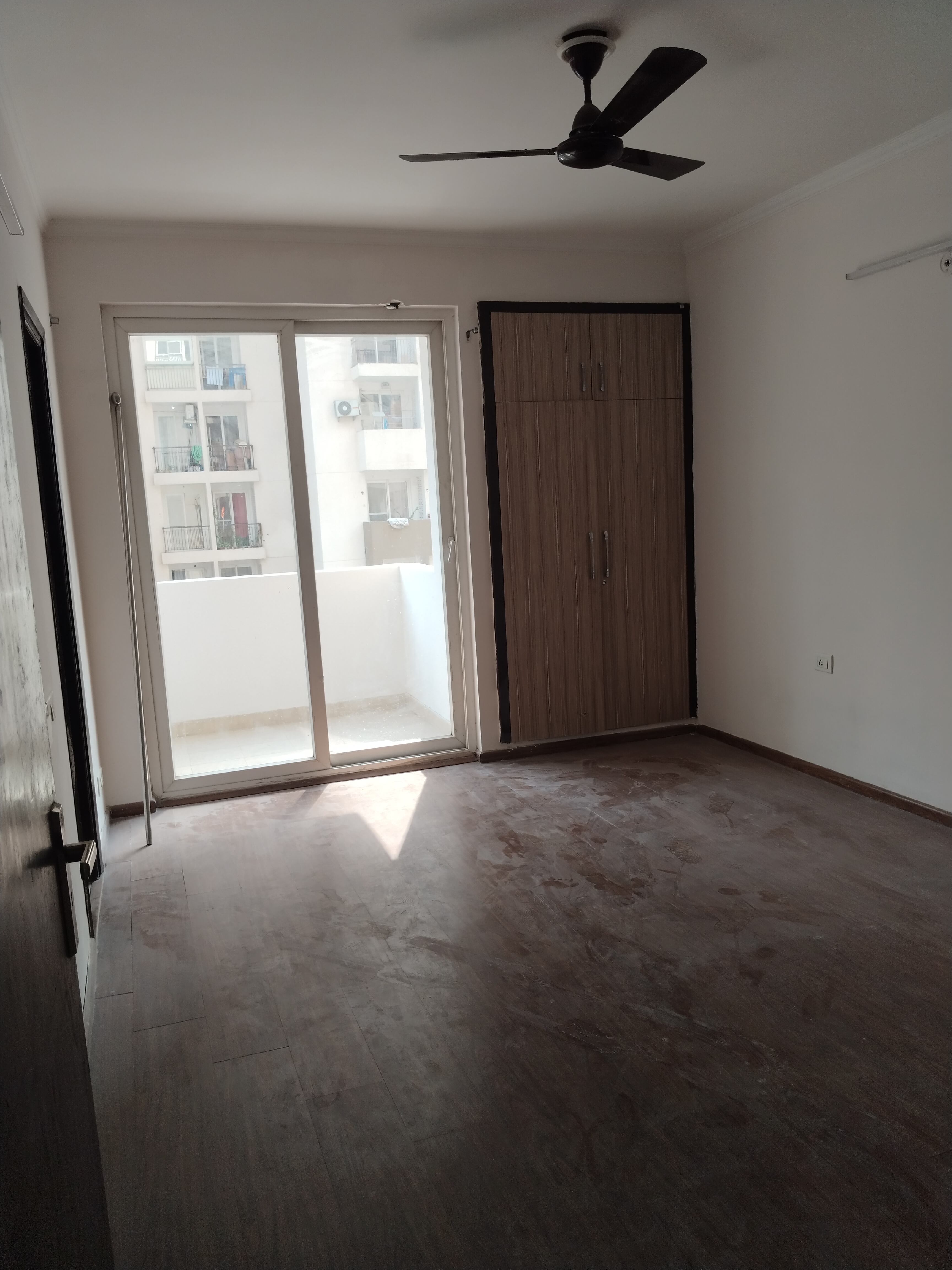 3 BHK + Extra Room Apartment For Rent in Amrapali Leisure Park