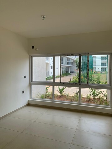 Room in 4 BHK Apartment at Casagrand Boulevard, Hennur Road – for Sale