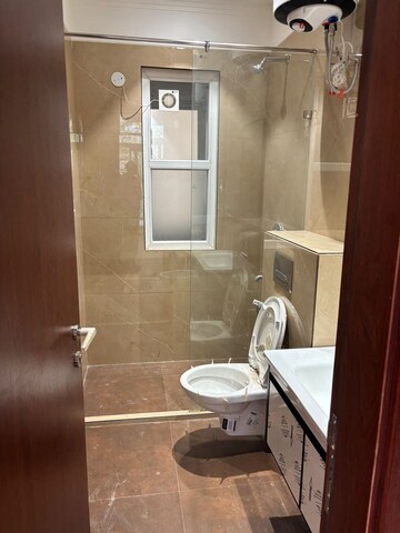 Bathroom in 3 BHK Builder Floor at DLF City Gurgaon, Sector 27 – for Rent