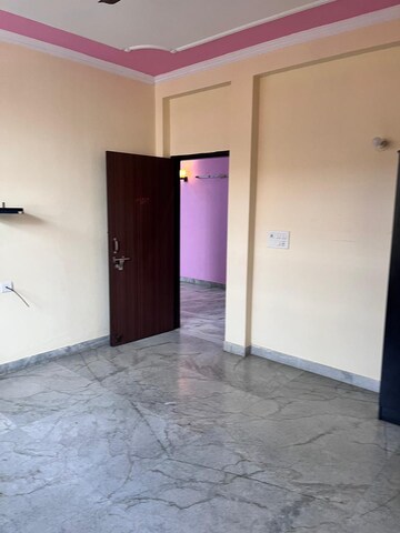 Room in 2 BHK Builder Floor at Sector 40 – for Rent
