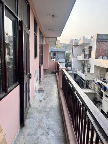 Balcony in 2 BHK Builder Floor at Sector 40 – for Rent