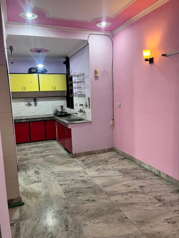 Room in 2 BHK Builder Floor at Sector 40 – for Rent