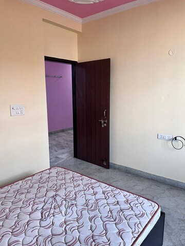Bedroom in 2 BHK Builder Floor at Sector 40 – for Rent
