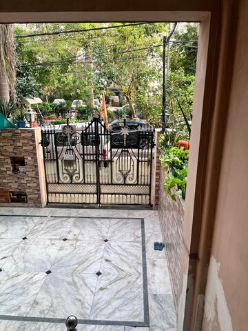 Balcony in 2 BHK Builder Floor at Sector 40 – for Rent