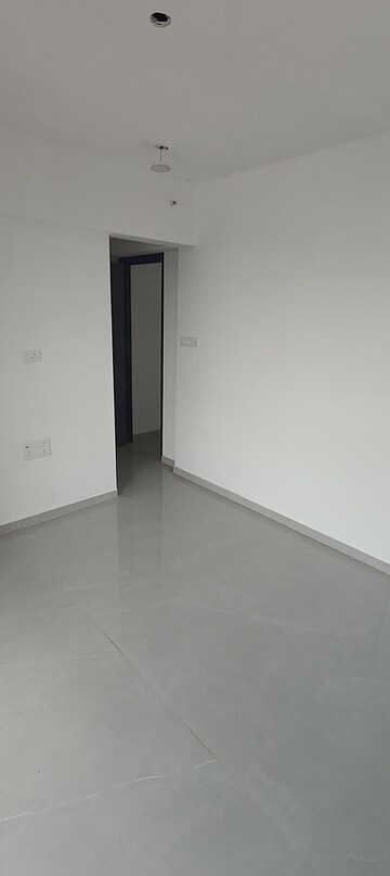 Room in 2 BHK Apartment at Dev Leo Tower, Oshiwara – for Rent