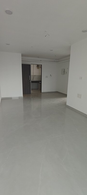 Room in 2 BHK Apartment at Dev Leo Tower, Oshiwara – for Rent