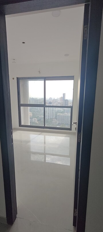 Room in 2 BHK Apartment at Dev Leo Tower, Oshiwara – for Rent