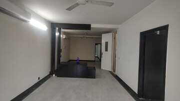 Room in 3 BHK Apartment at RWA Chittaranjan Park Block R, Chittaranjan Park – for Sale