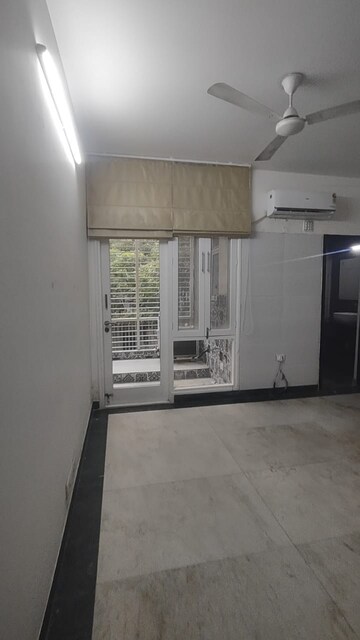 Room in 3 BHK Apartment at RWA Chittaranjan Park Block R, Chittaranjan Park – for Sale
