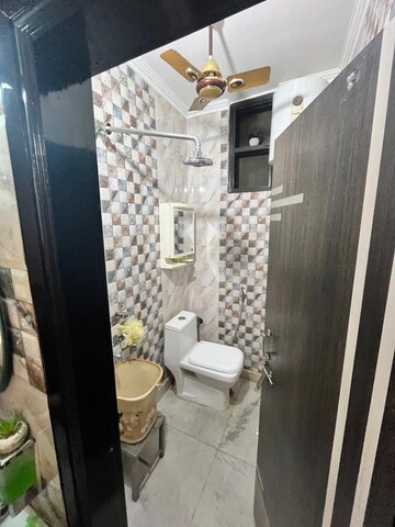 Bathroom in 6 BHK Independent House at Uttam Nagar – for Sale
