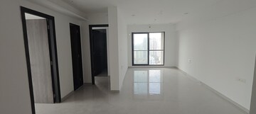 Room in 2 BHK Apartment at Dev Leo Tower, Oshiwara – for Rent